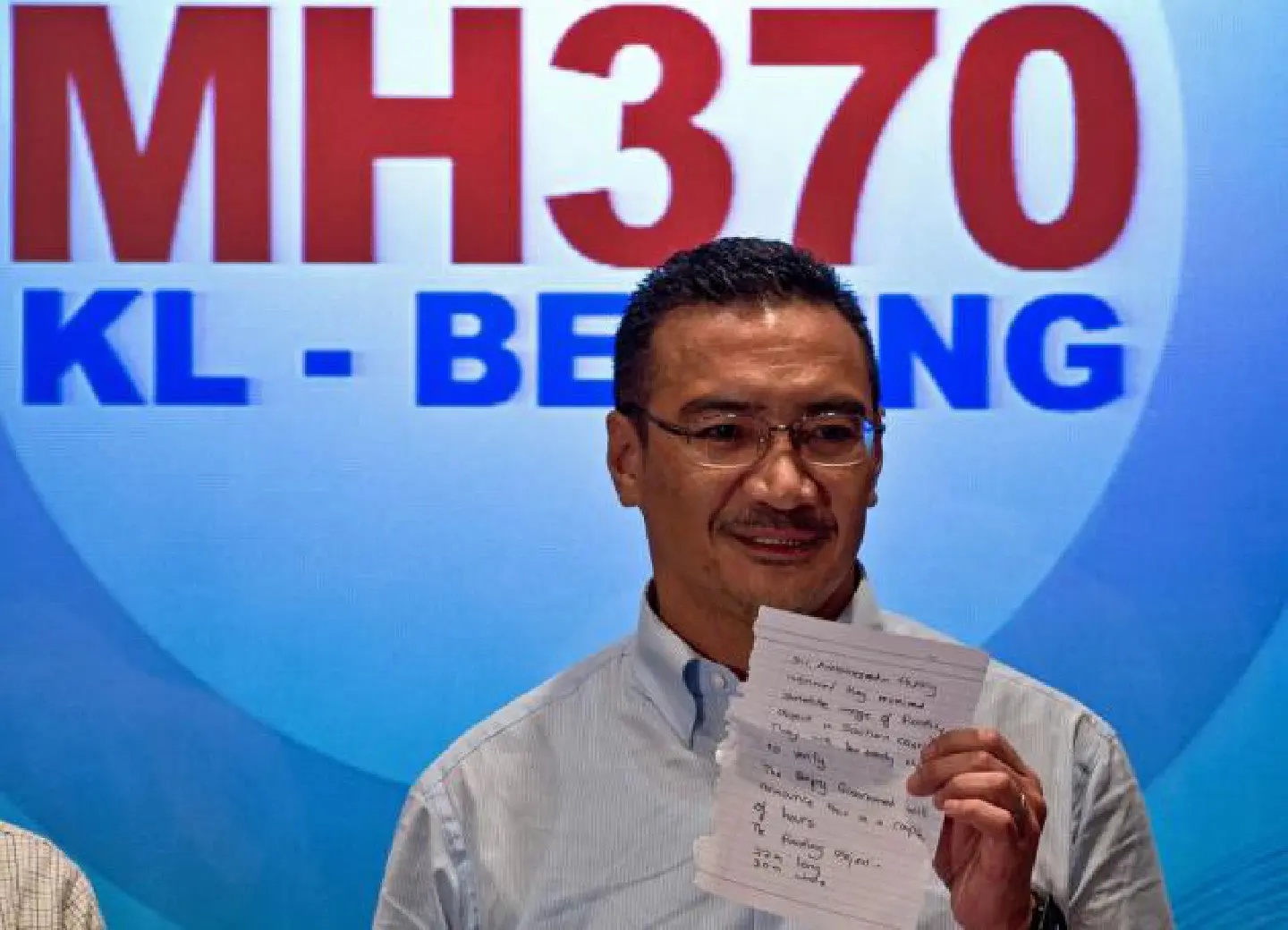 New satellite image boosts Malaysia plane search hopes New satellite image boosts Malaysia plane search hopes