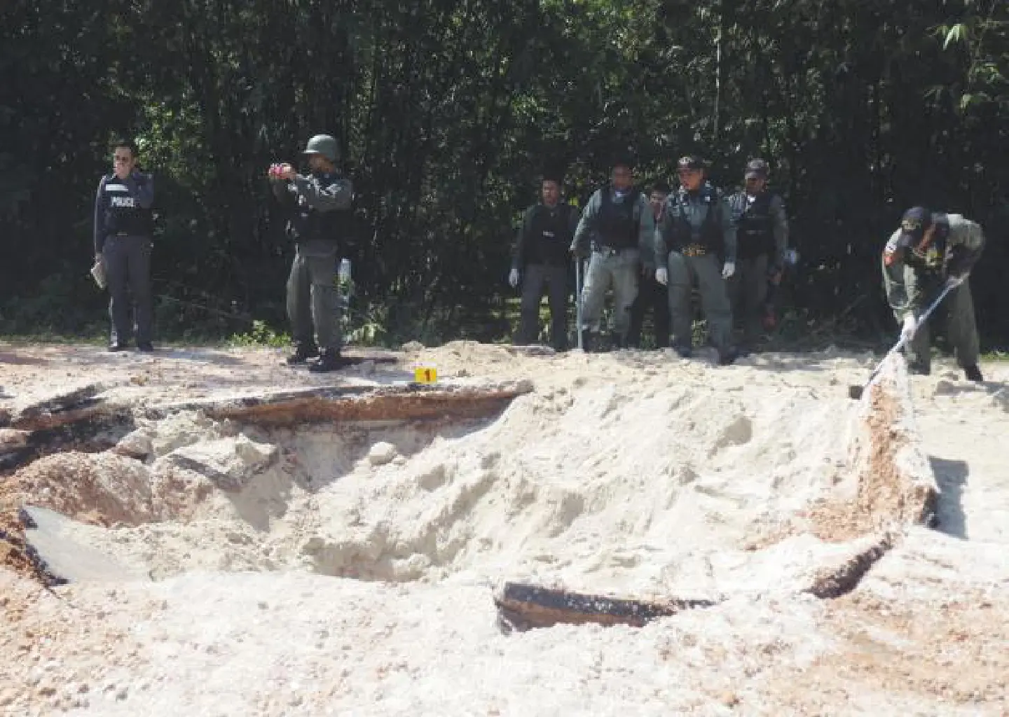 2 men killed carrying home-made bomb 2 men killed carrying home-made bomb