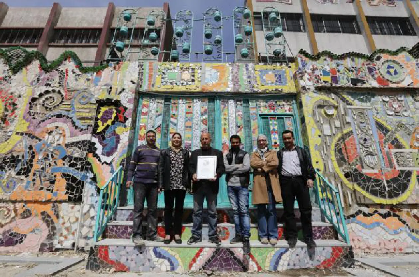Syria artist sets Guinness record with Damascus mural Syria artist sets Guinness record with Damascus mural