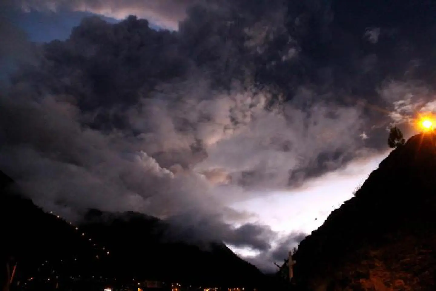 Ecuador's 'throat of fire' belches giant ash column Ecuador's 'throat of fire' belches giant ash column