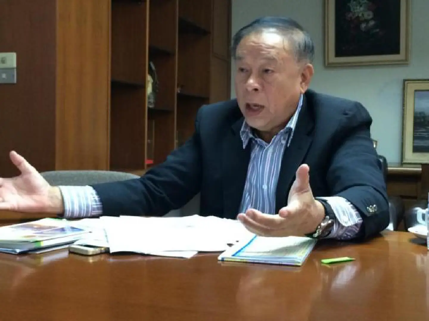 Turn battlefield into marketplace: chamber Turn battlefield into marketplace: chamber