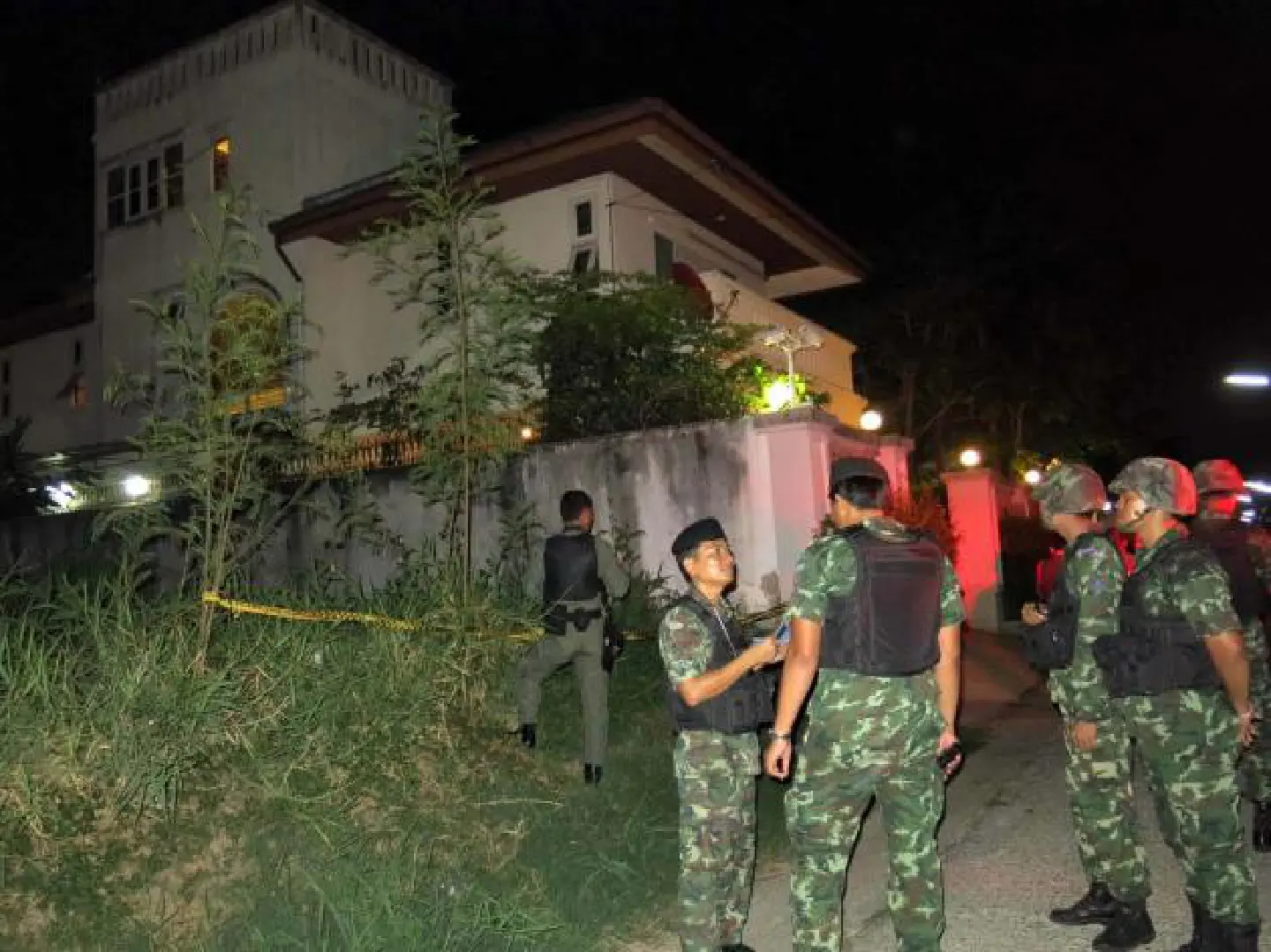 Security boost for Dr Narong's house and health ministry Security boost for Dr Narong's house and health ministry