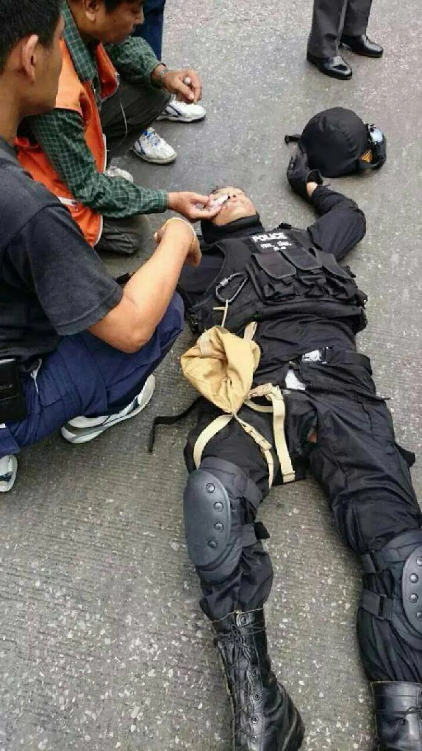 Officer dies from fall out of a helicopter Officer dies from fall out of a helicopter