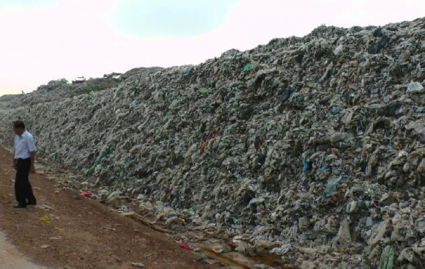 Khon Kaen plans power plant to munch trash mountains Khon Kaen plans power plant to munch trash mountains