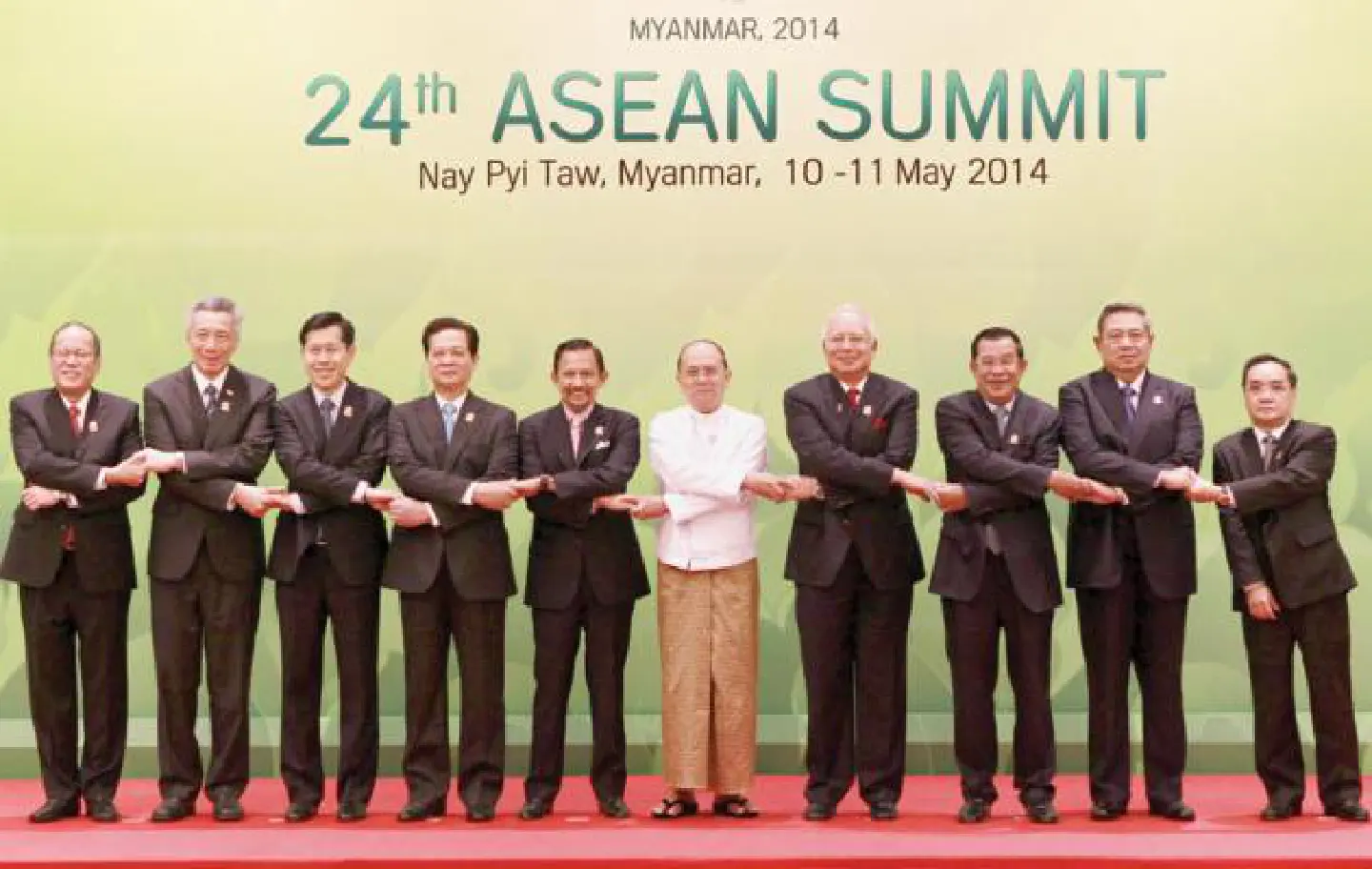 Leaders urge 'peaceful solution' in Thailand Leaders urge 'peaceful solution' in Thailand