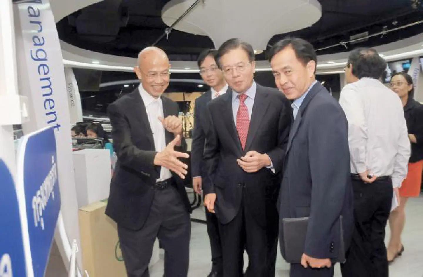 Chinese envoy urges reconciliation to resolve political stalemate Chinese envoy urges reconciliation to resolve political stalemate