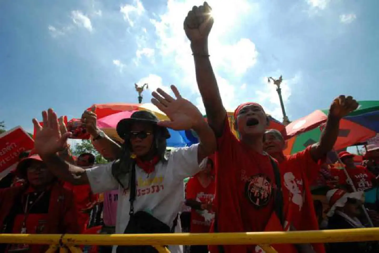 Redshirts continue gathering at Aksa road Monday Redshirts continue gathering at Aksa road Monday