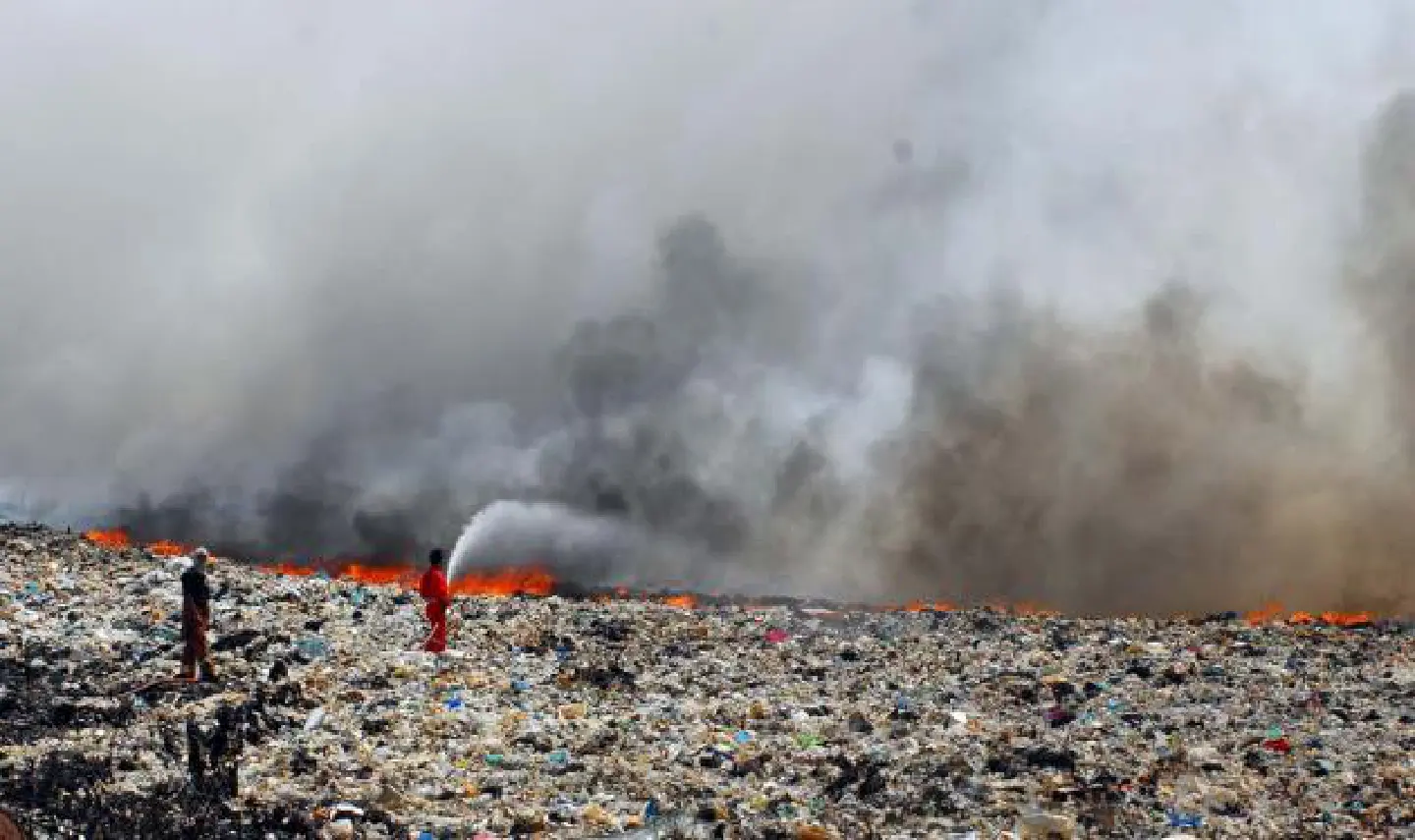 Residents pack bags as Samut Prakan dump burns again Residents pack bags as Samut Prakan dump burns again