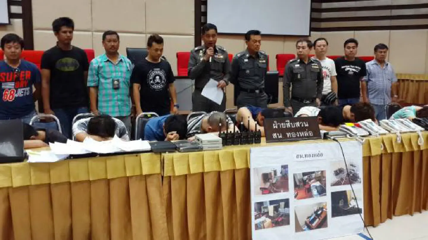 21 Chinese arrested over call-centre scam 21 Chinese arrested over call-centre scam