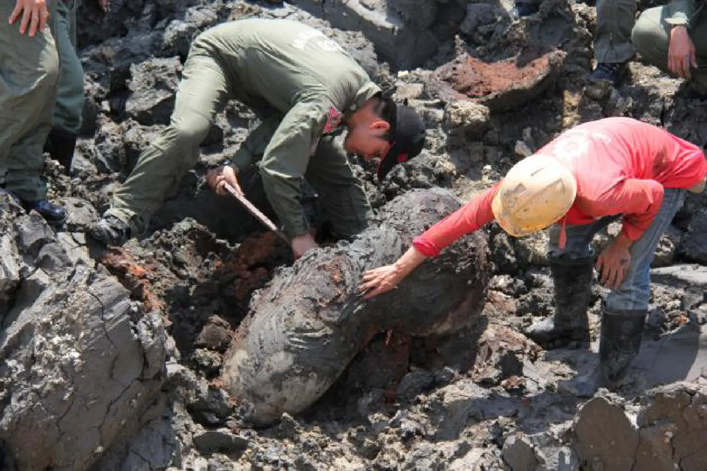 World War II bomb found at MRT project site World War II bomb found at MRT project site