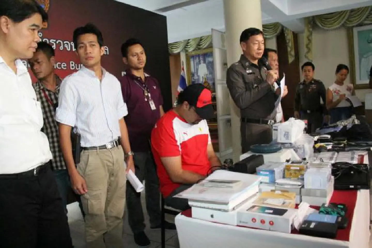 Moroccan arrested for using fake credit cards Moroccan arrested for using fake credit cards