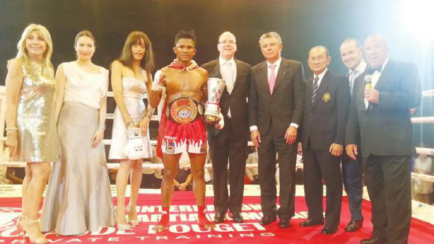 Buakaw claims World Muaythai crown