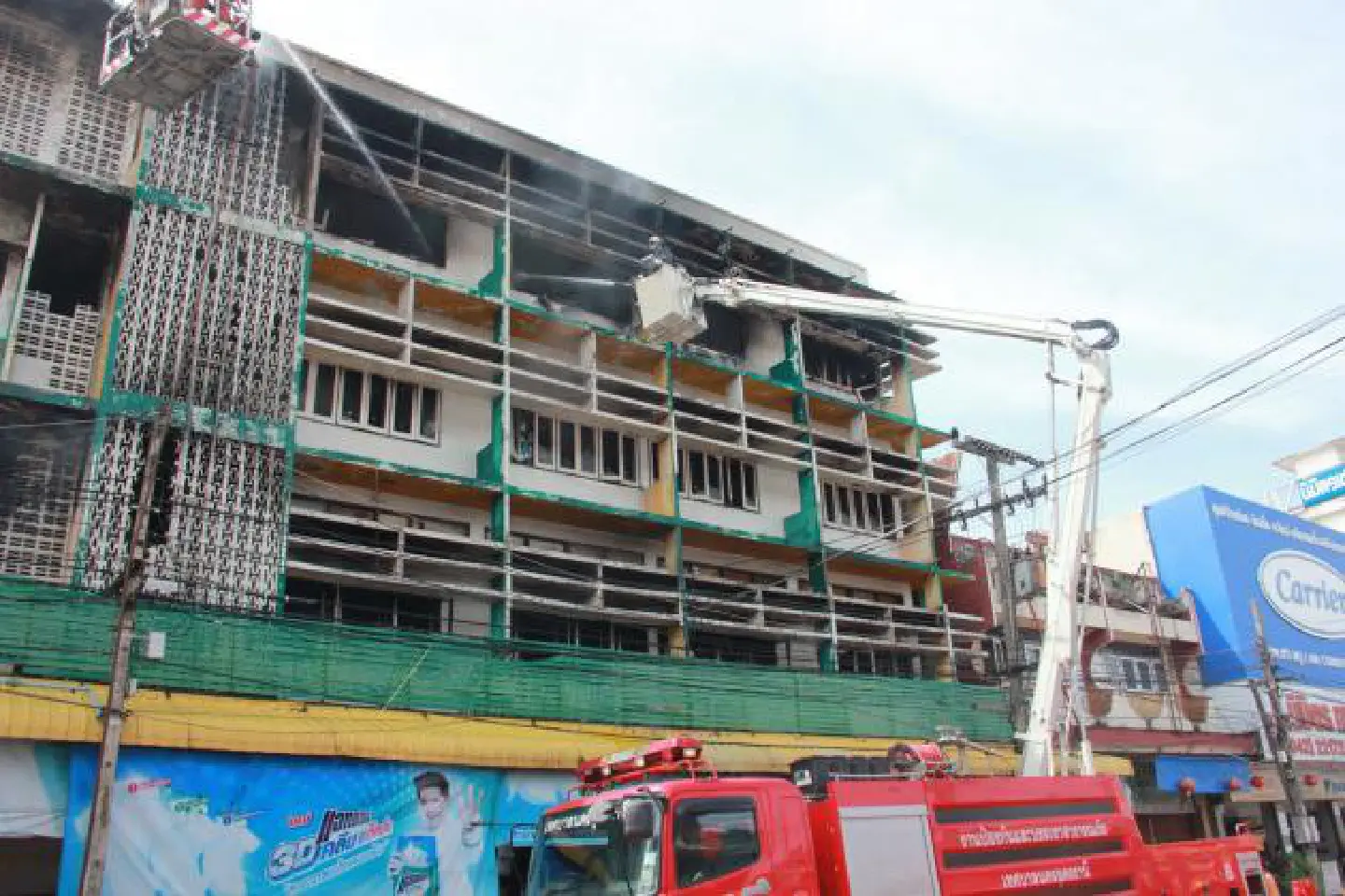 Blaze rages through supermarket in Udon Thani