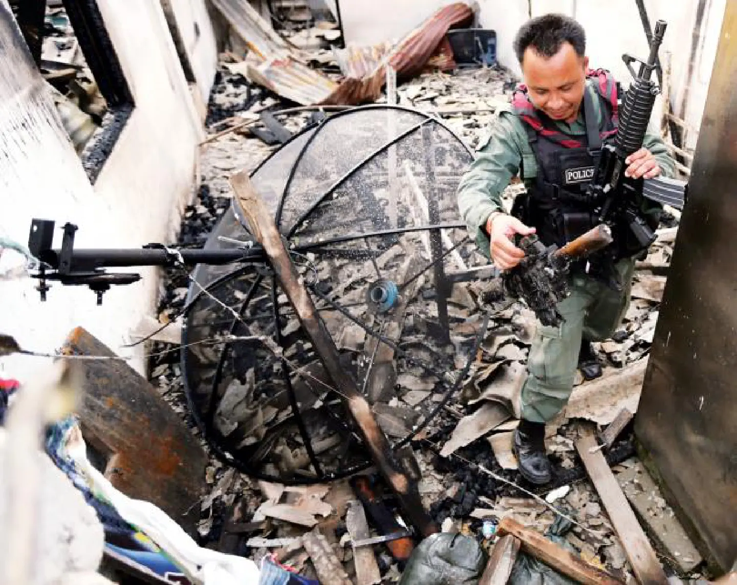 Dramatic Pattani attack leaves 5 police injured, two badly