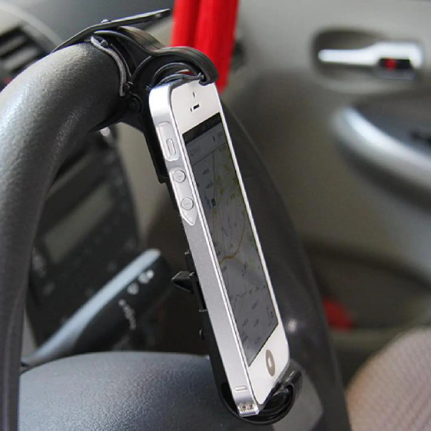 Texting using steering wheel holder illegal Texting using steering wheel holder illegal