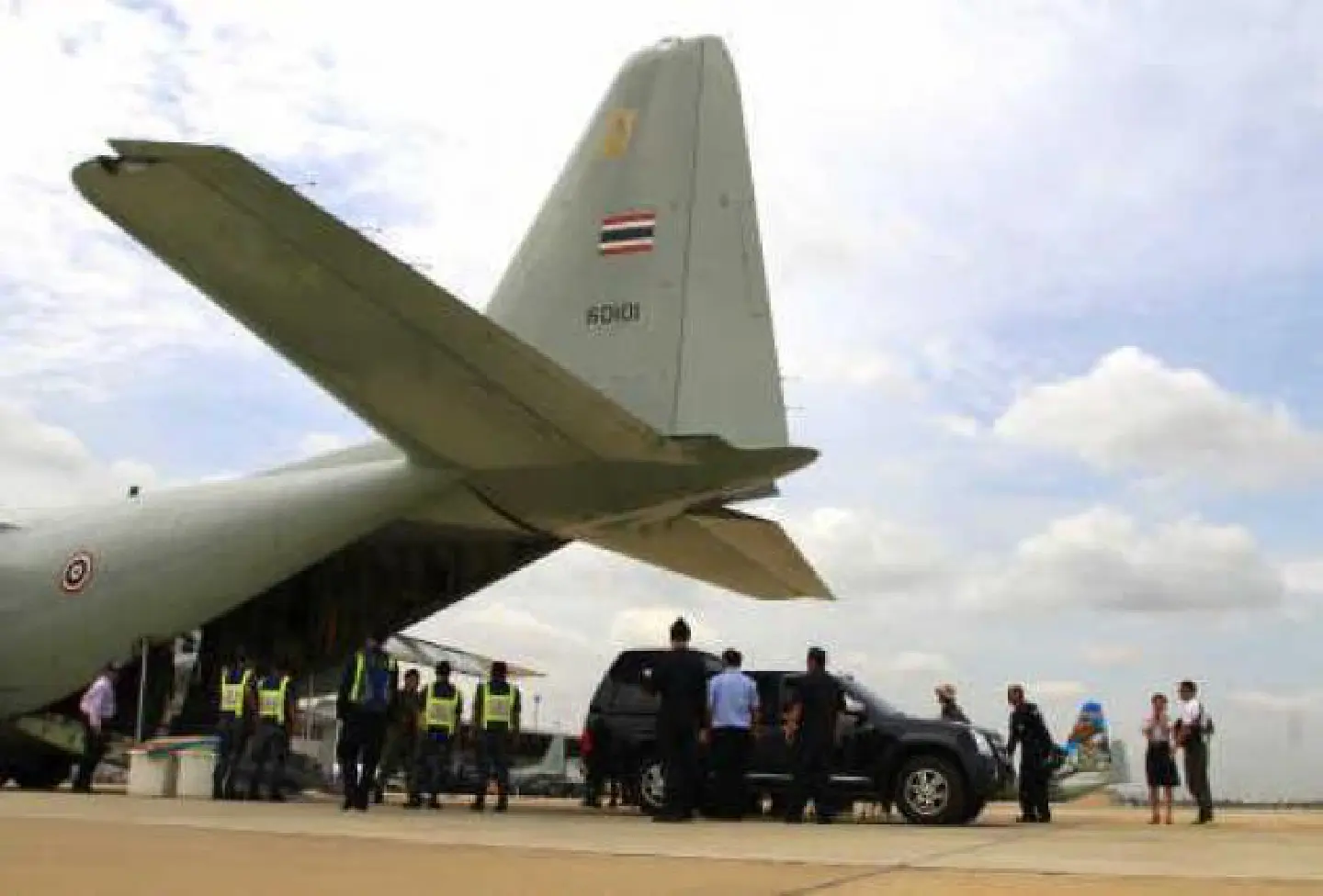 Air Force prepares C-130 aircraft to support evacuation of Thais Air Force prepares C-130 aircraft to support evacuation of Thais