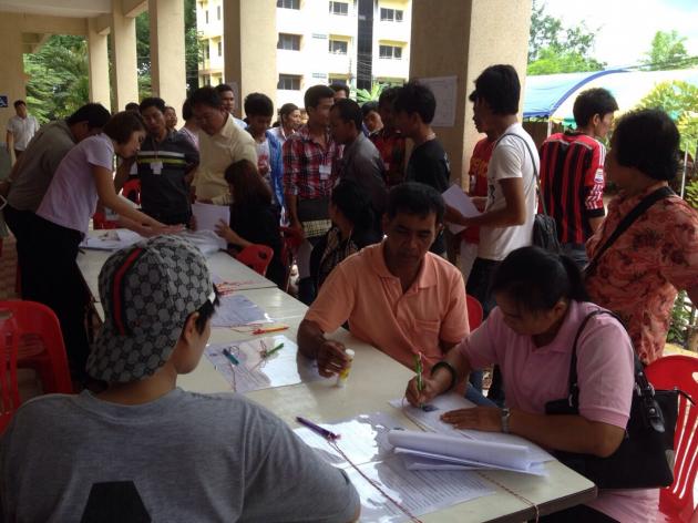 Thousands of migrant workers register