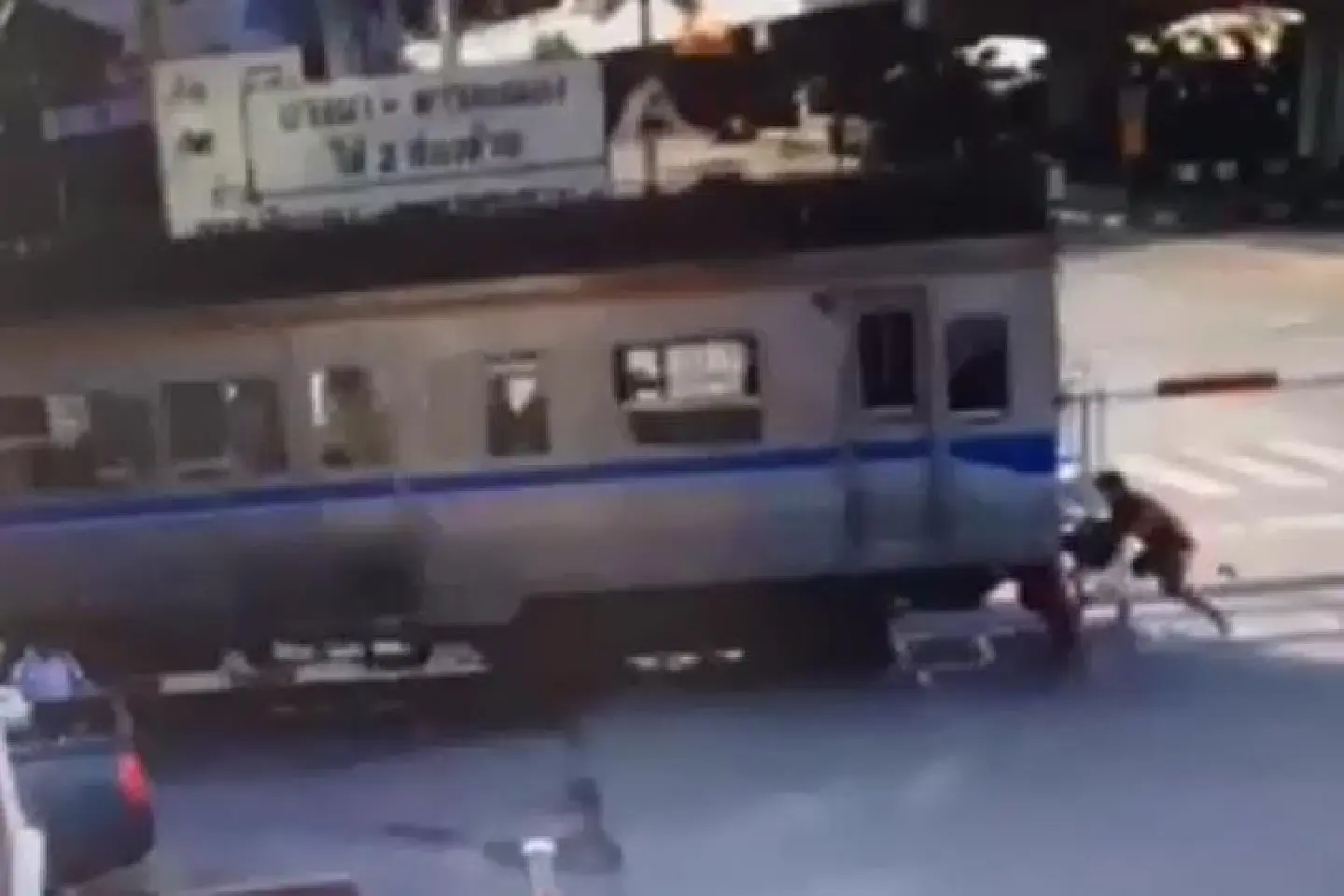 Train hits and kills 'absent-minded' woman at Bangkok intersection Train hits and kills 'absent-minded' woman at Bangkok intersection