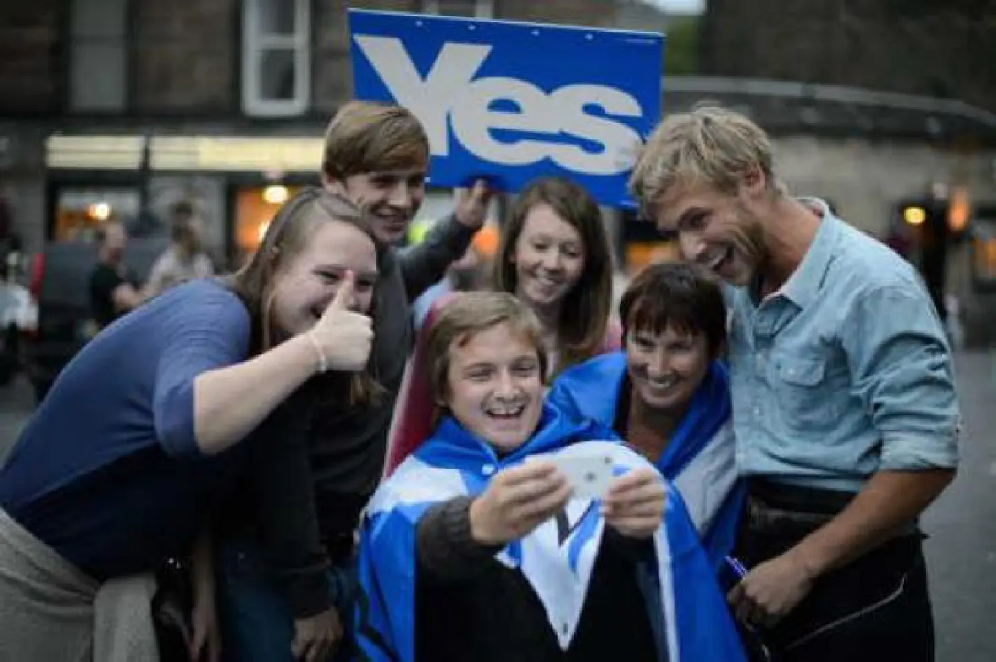 Queen Elizabeth II hopes Scottish voters 'think carefully' Queen Elizabeth II hopes Scottish voters 'think carefully'
