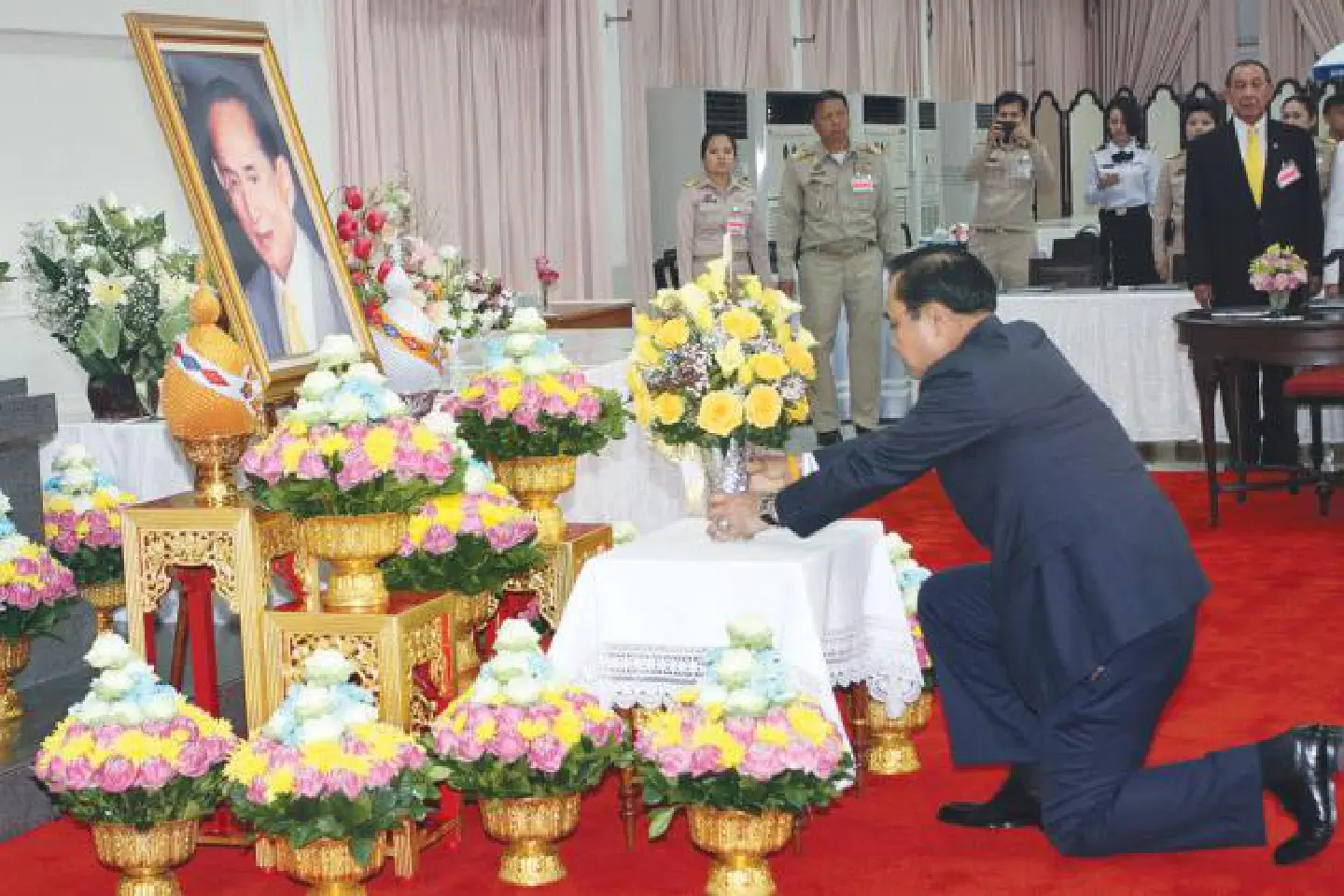 King's condition 'better' after gall bladder removed: doctors King's condition 'better' after gall bladder removed: doctors