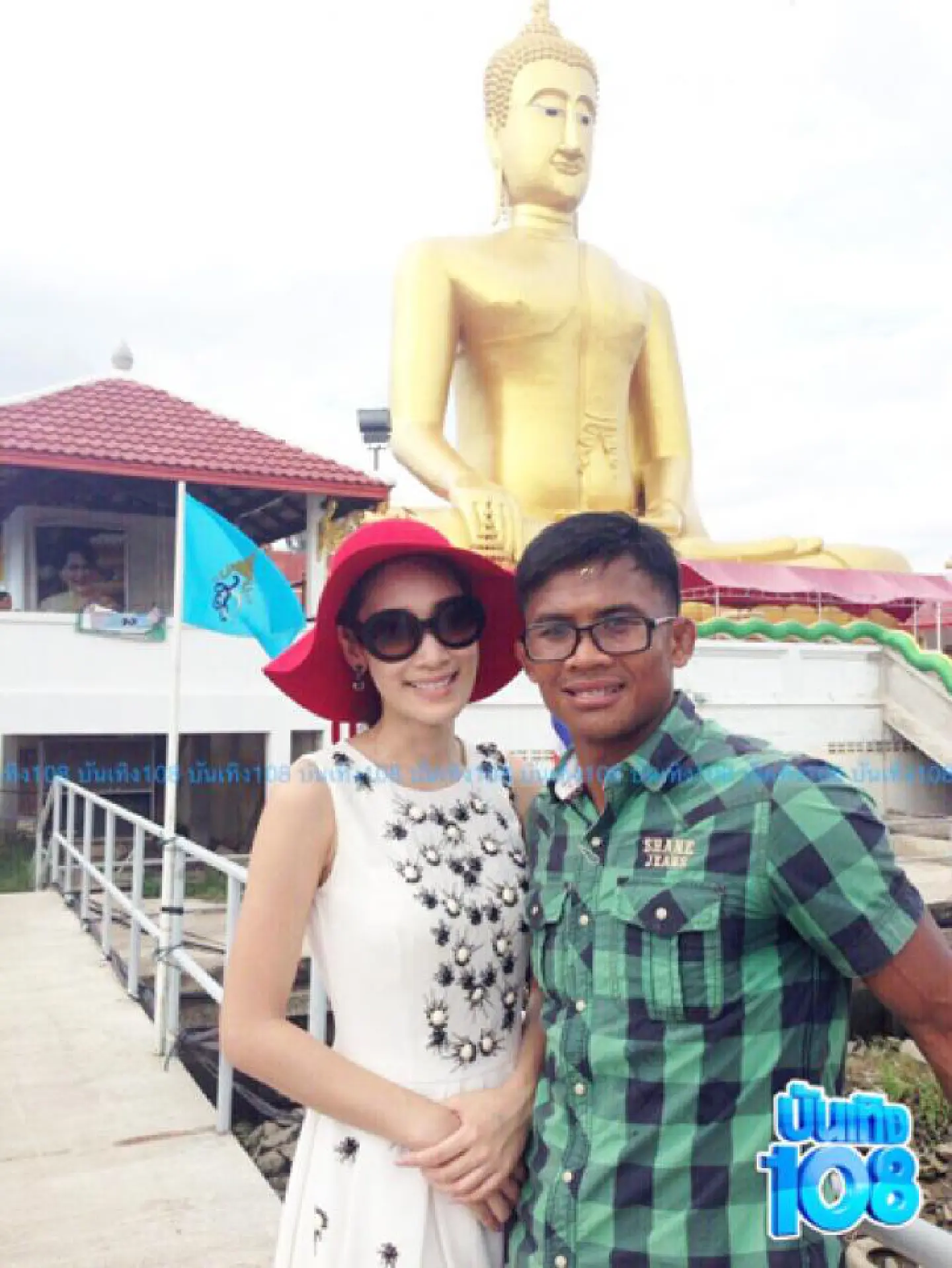 Nampetch corners Buakaw with flurry of photos Nampetch corners Buakaw with flurry of photos