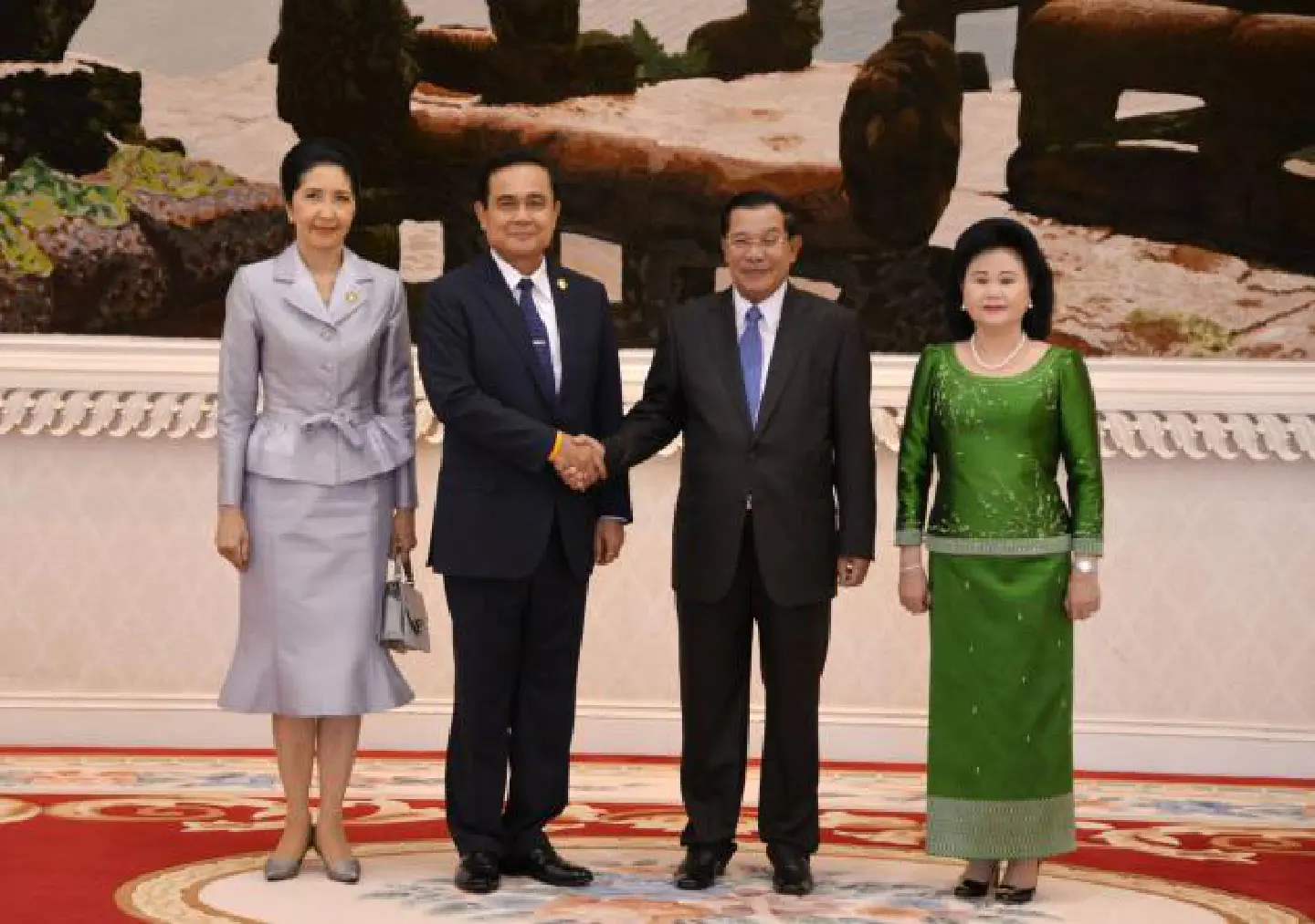 Thai premier arrives in Phnom Penh for two-day official visit Thai premier arrives in Phnom Penh for two-day official visit