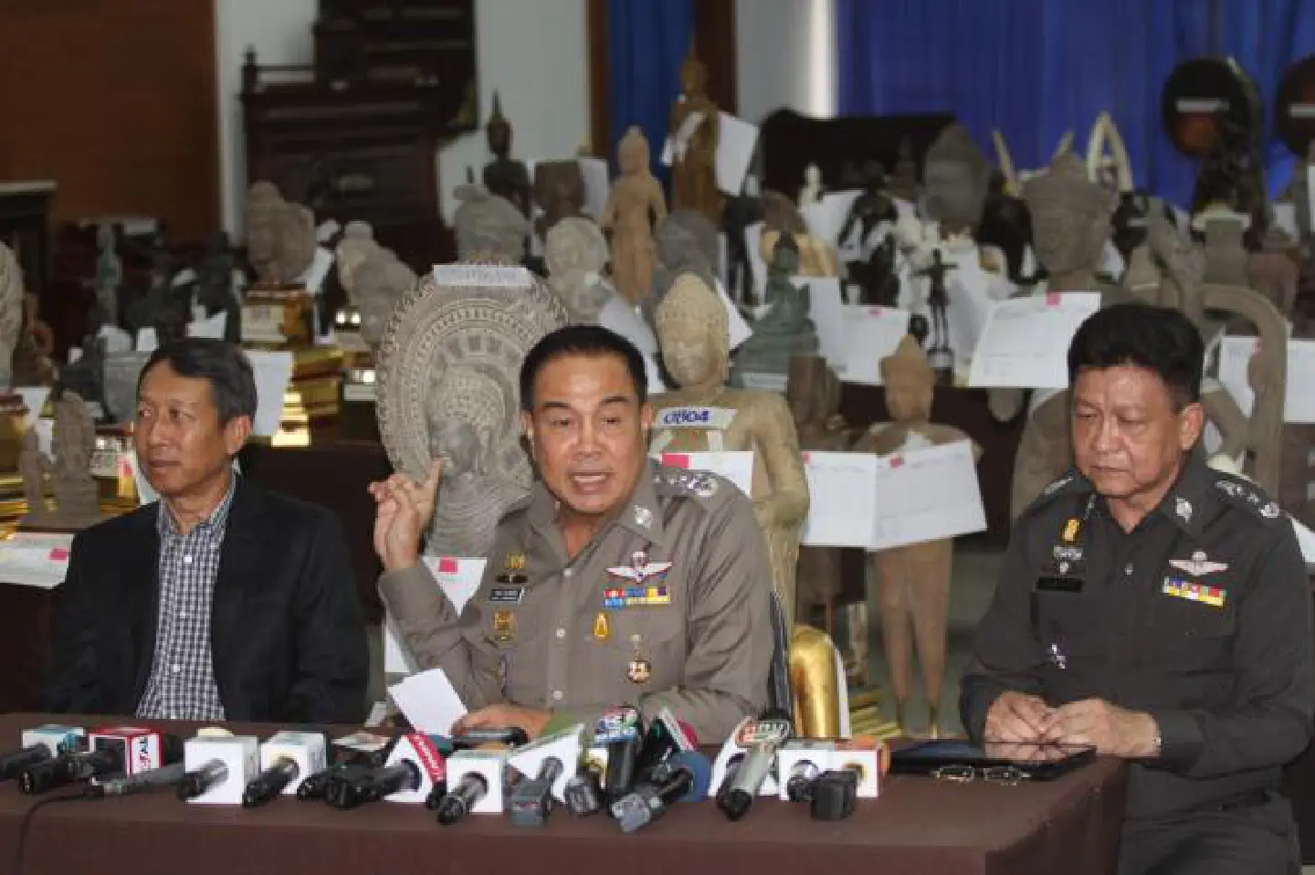 Five more caught in police graft scandal Five more caught in police graft scandal