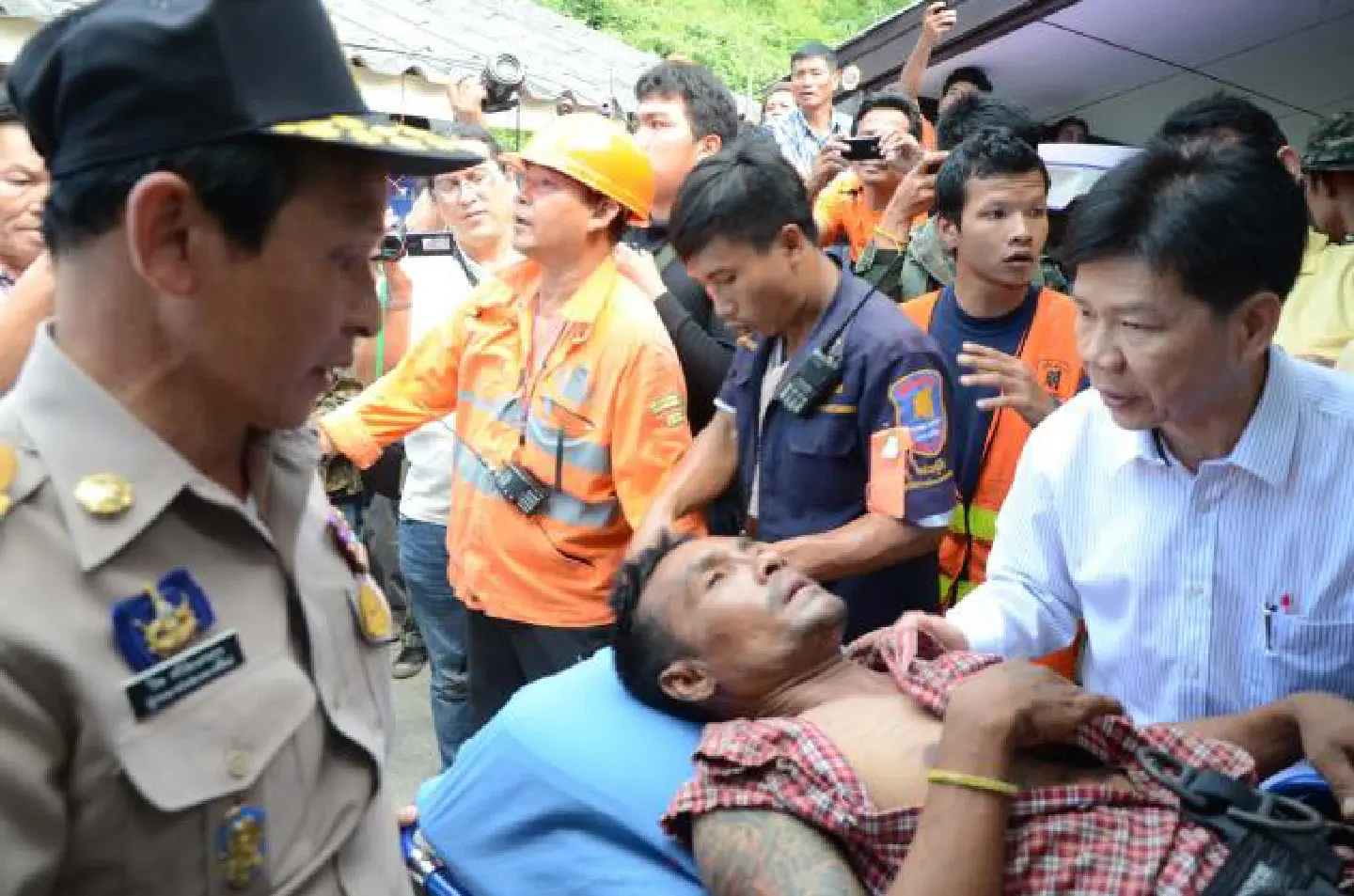 Man rescued after falling off cliff in Prachuap Man rescued after falling off cliff in Prachuap