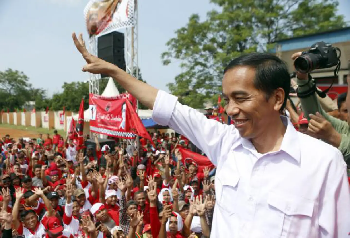 Jokowi ends culture of big-bash weddings