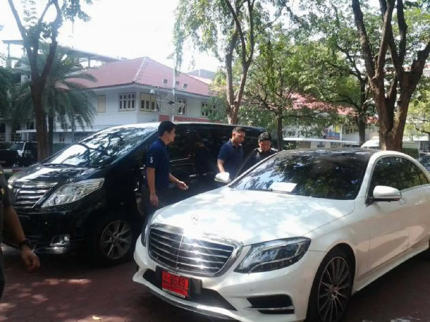 KMITL's ex-rector calls on Surayudh to step in KMITL's ex-rector calls on Surayudh to step in