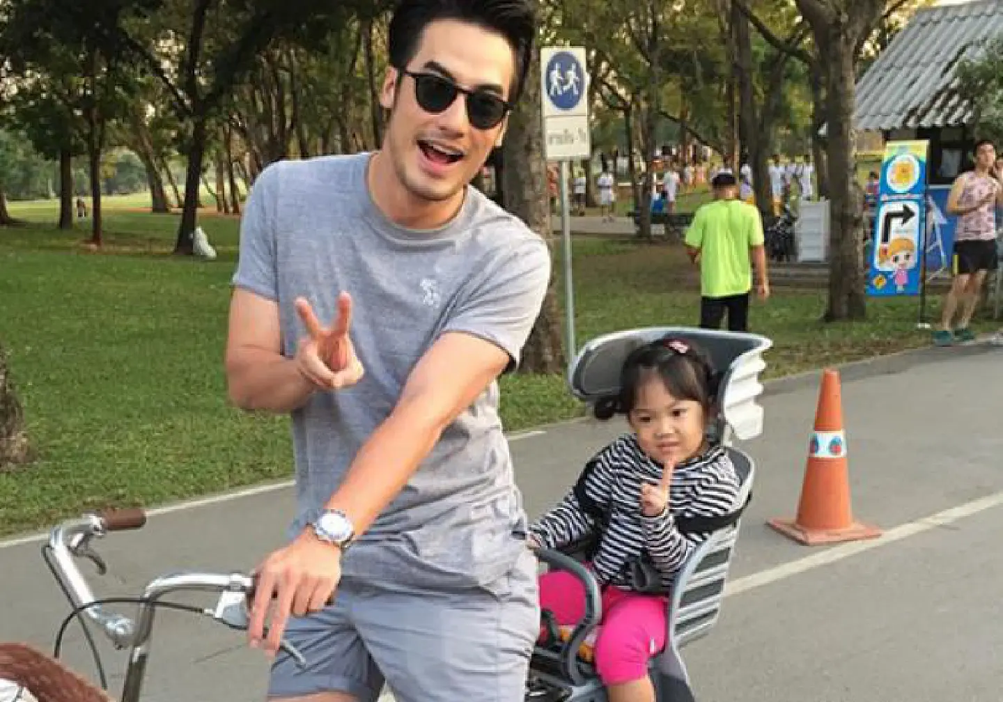 Online images migrate amid Instagram children's crusade