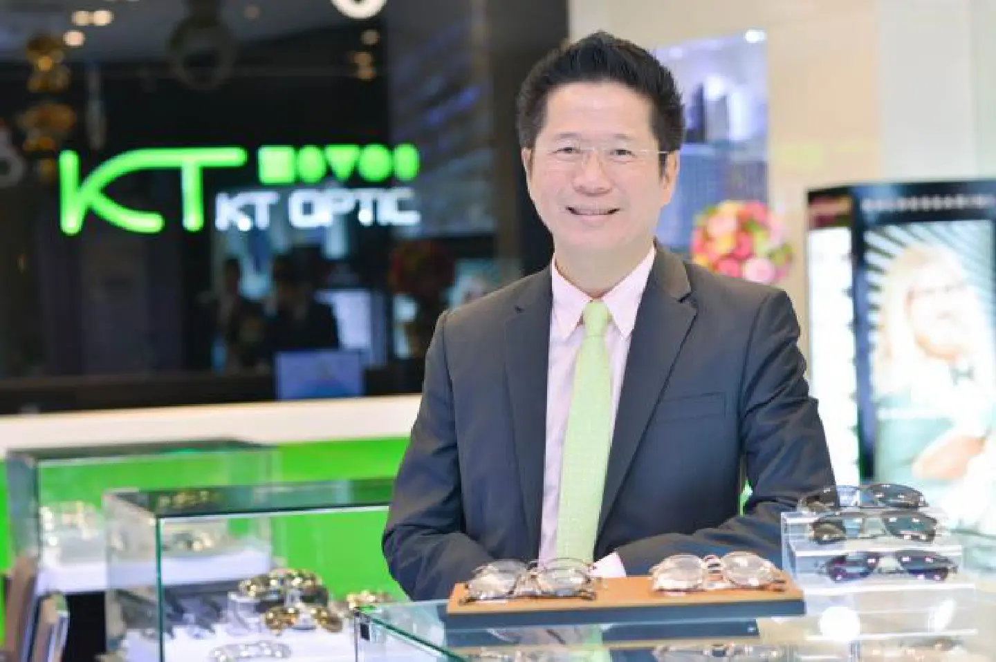 Krungthai Optic sets sights on a deal with Chinese firm for fashion eyewear Krungthai Optic sets sights on a deal with Chinese firm for fashion eyewear