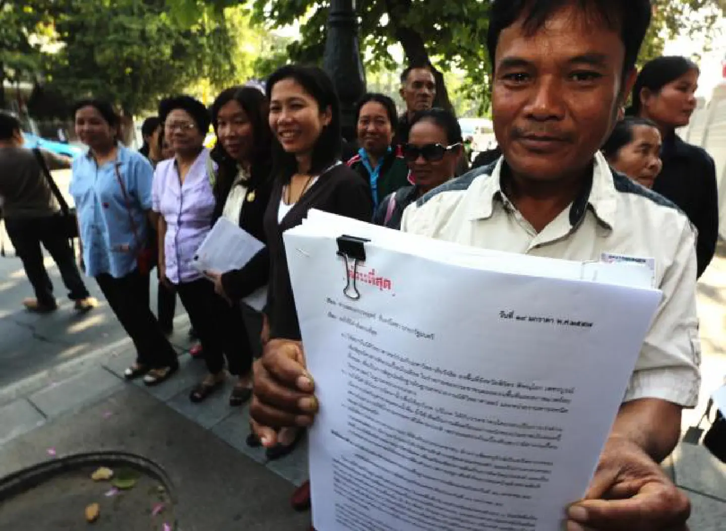 Prayut urged to act on gold mine Prayut urged to act on gold mine