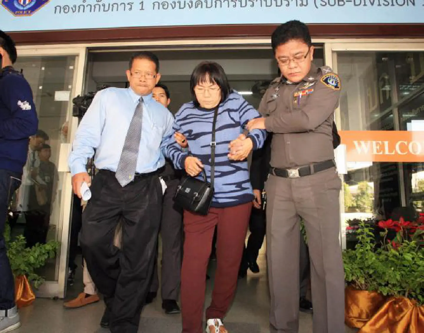 KMITL staff, students call on bank to help KMITL staff, students call on bank to help