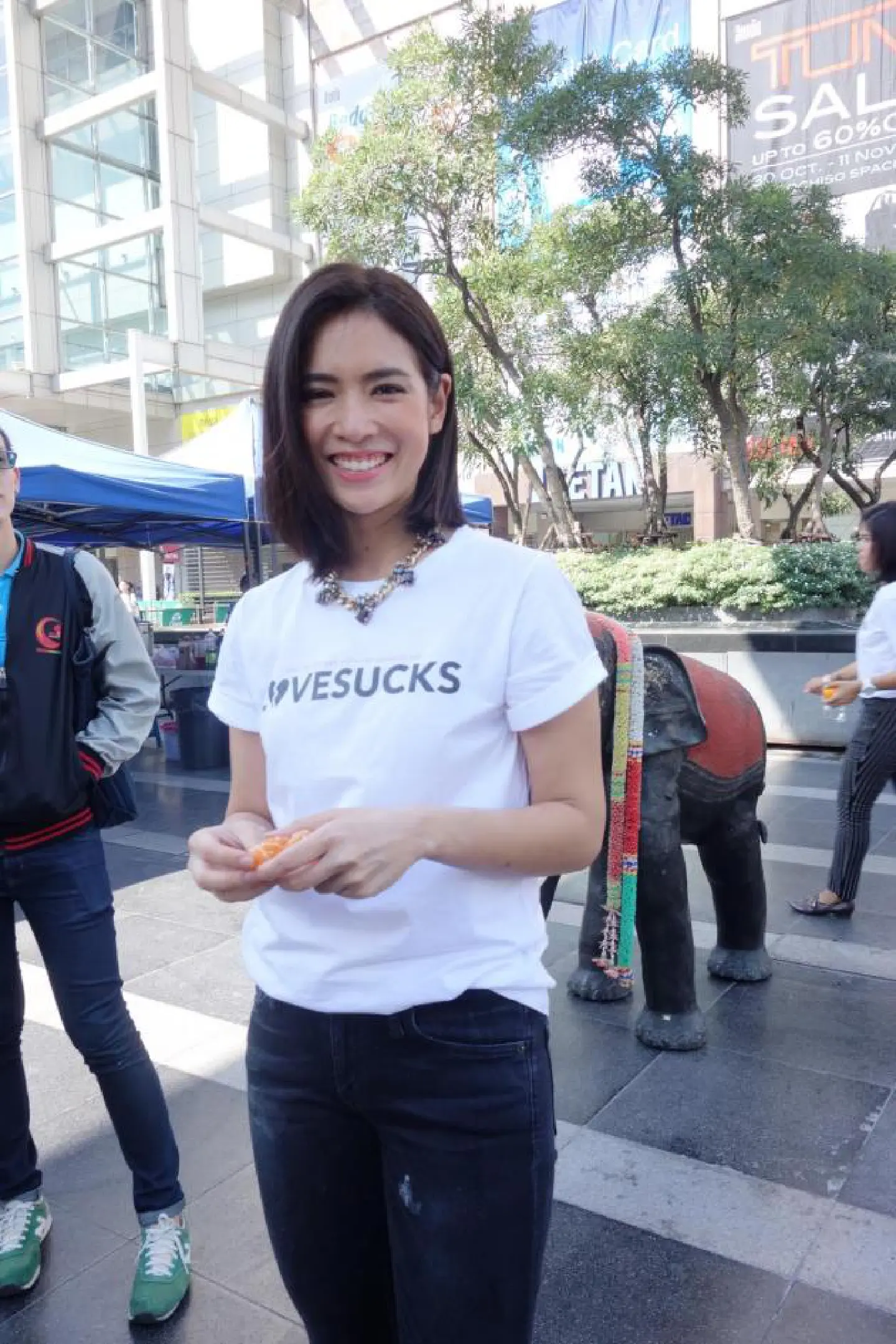 Don't ask Donut about romance because "Love Sucks", that's why