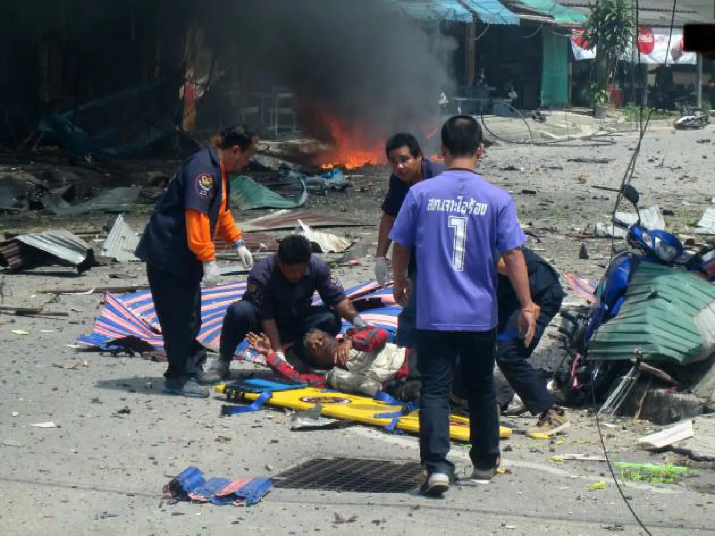 Big car bomb in Narathiwat  leaves 13 injured