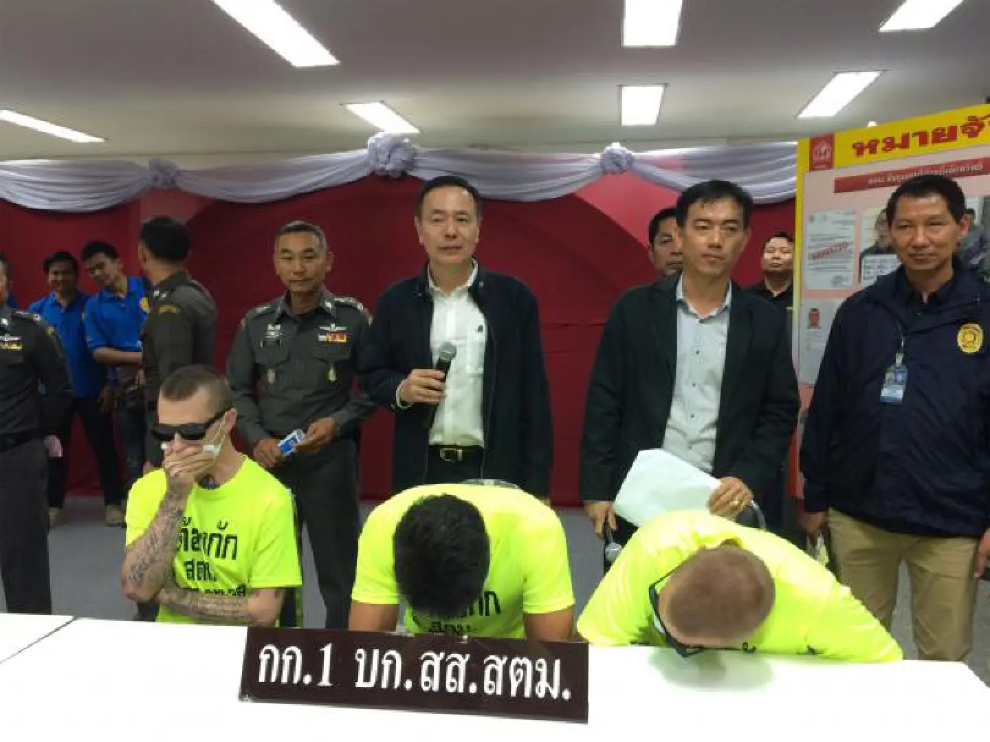 Immigration police round up foreign fugitives Immigration police round up foreign fugitives