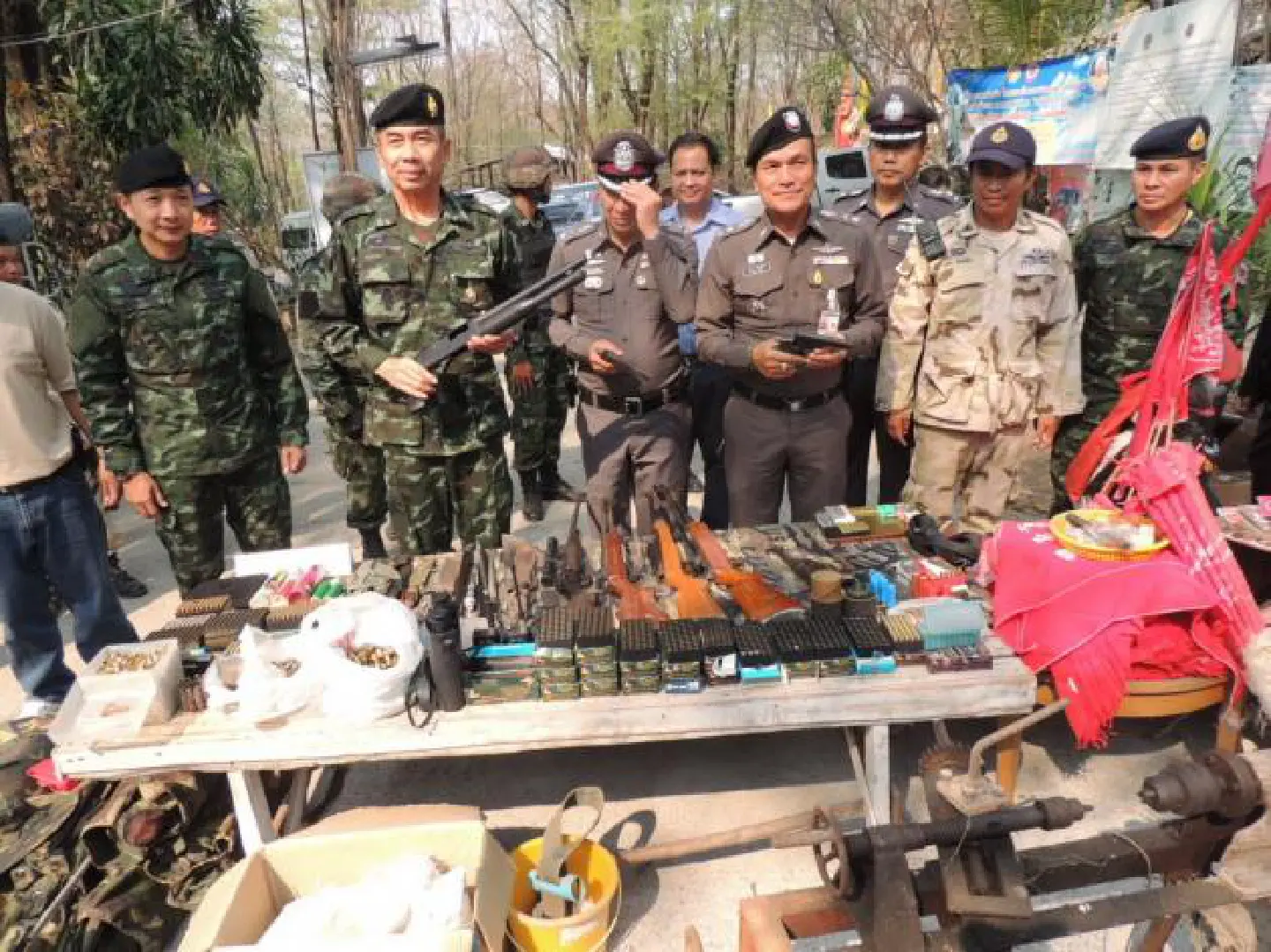 Cache of weapons found in Saraburi temple Cache of weapons found in Saraburi temple