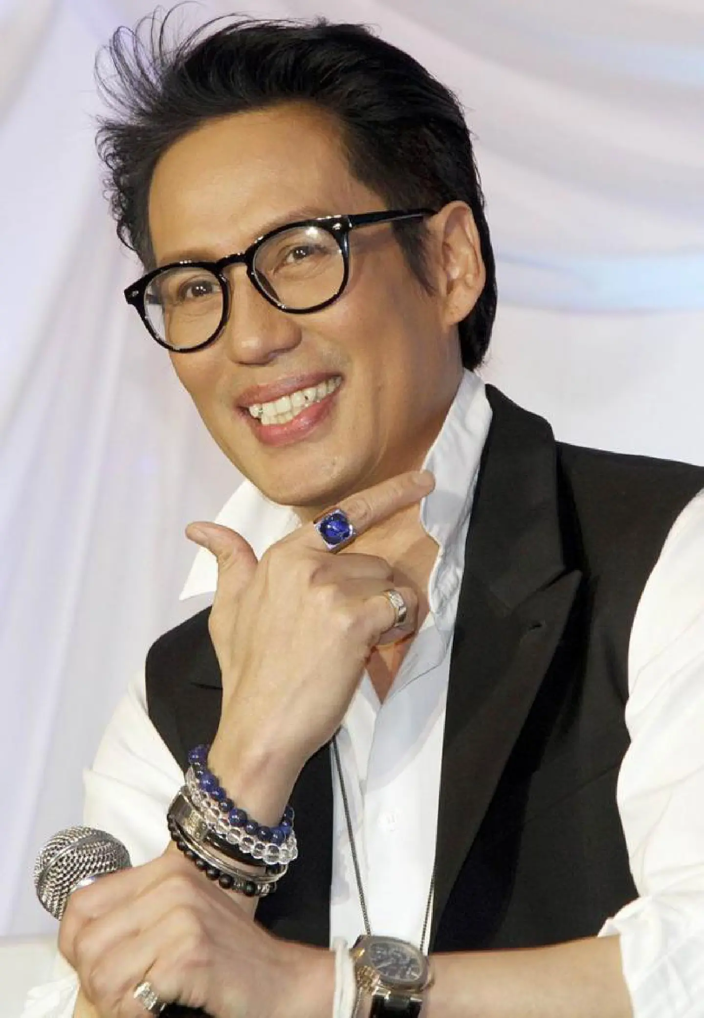 Ever-popular Phi Bird |expands his fan base