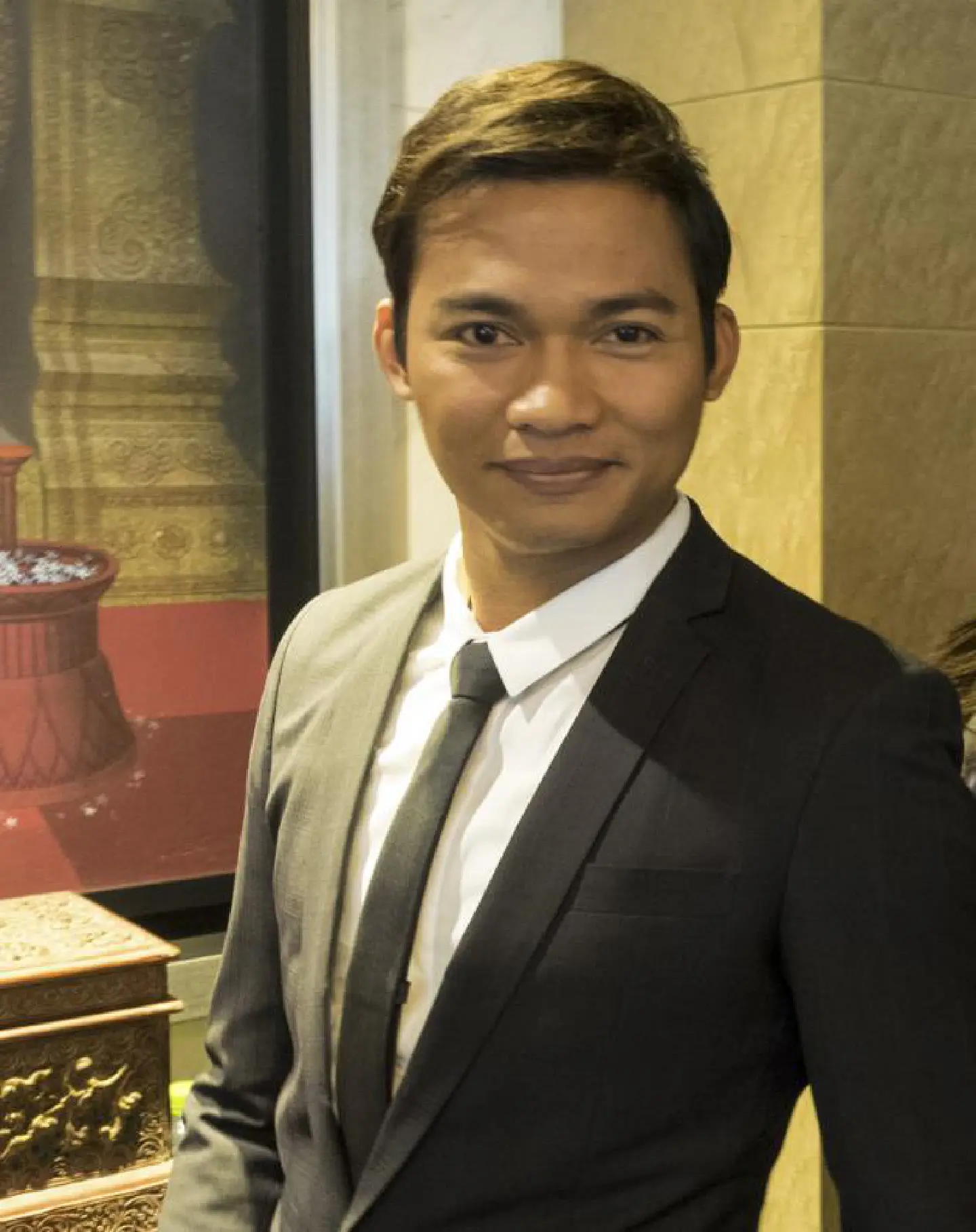 Jaa gets Muay Thai Live Award, ducks questions