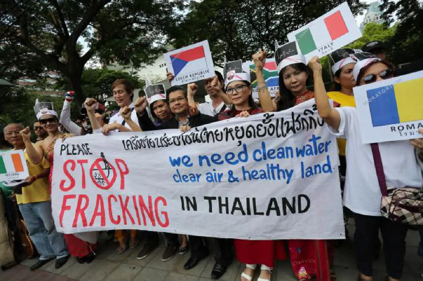 Anti-fracking protesters rally at US Embassy Anti-fracking protesters rally at US Embassy