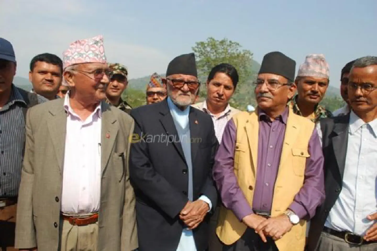 Leaders come together in the wake of crisis Leaders come together in the wake of crisis