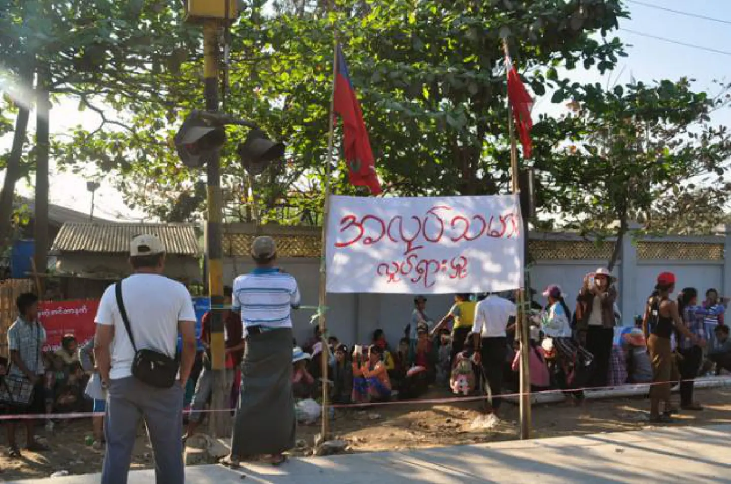 Garment labourers told to end work stoppage Garment labourers told to end work stoppage
