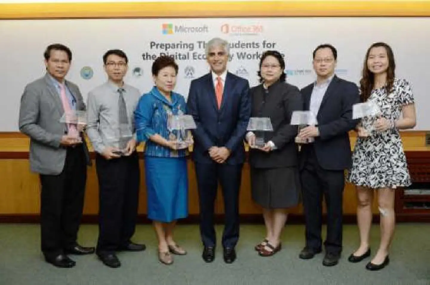 Microsoft launches free scheme Microsoft launches free scheme