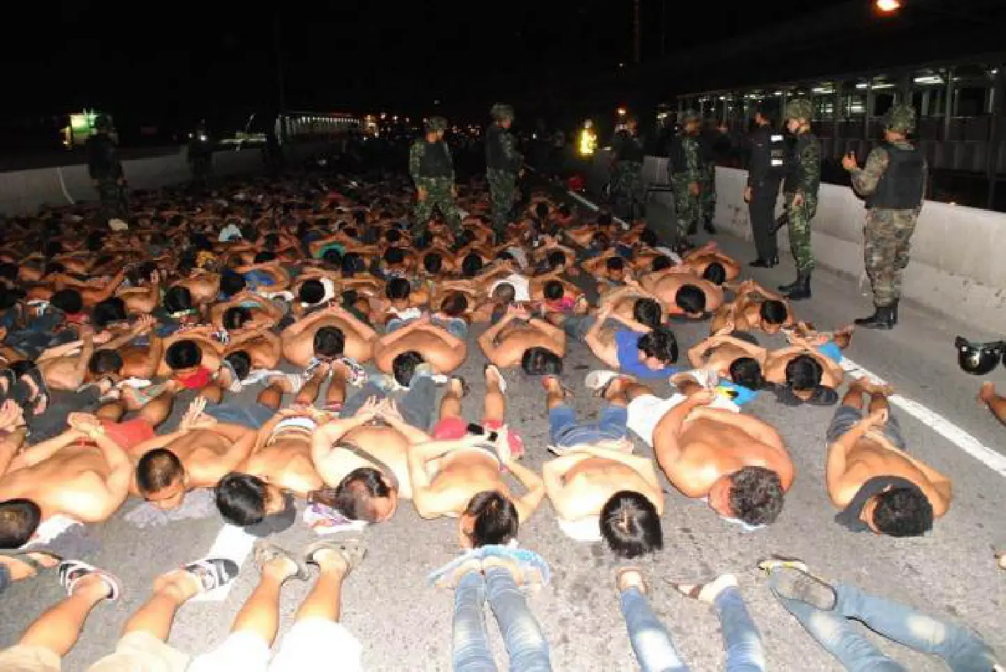 Mass arrest of road racers in Thon Buri Mass arrest of road racers in Thon Buri