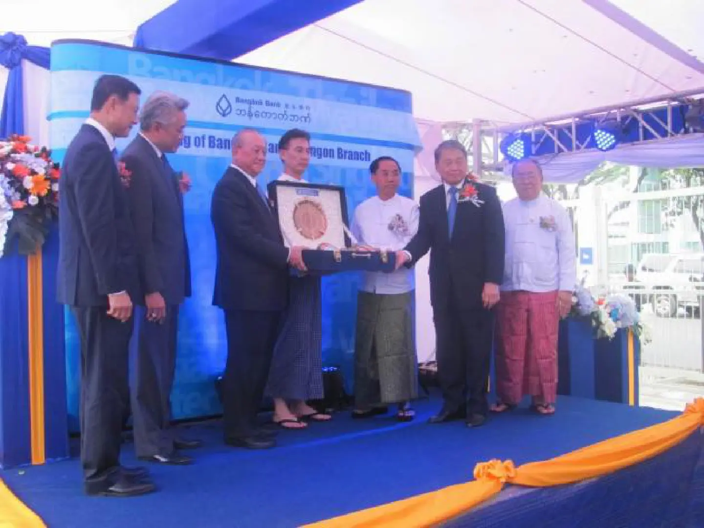 Bangkok Bank injects $200 million into its Yangon branch Bangkok Bank injects $200 million into its Yangon branch