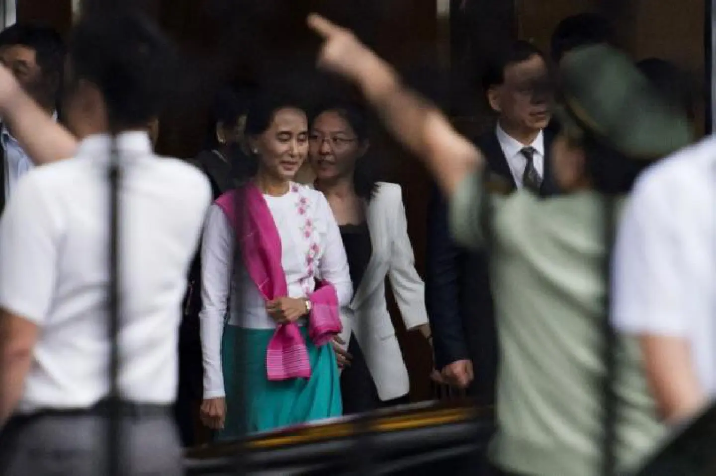 China gives red carpet welcome for Suu Kyi China gives red carpet welcome for Suu Kyi