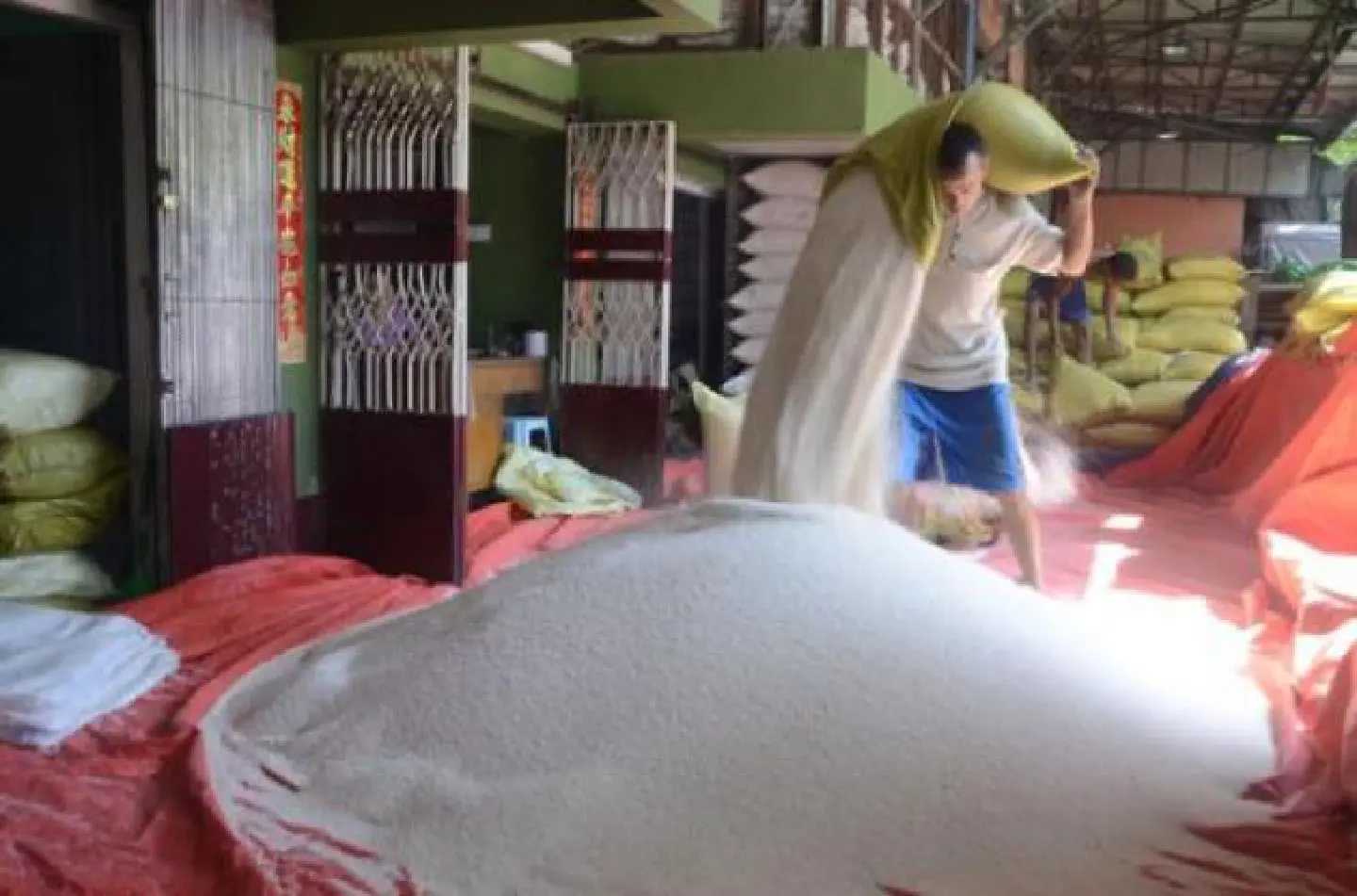 Price of low-grade rice spikes Price of low-grade rice spikes