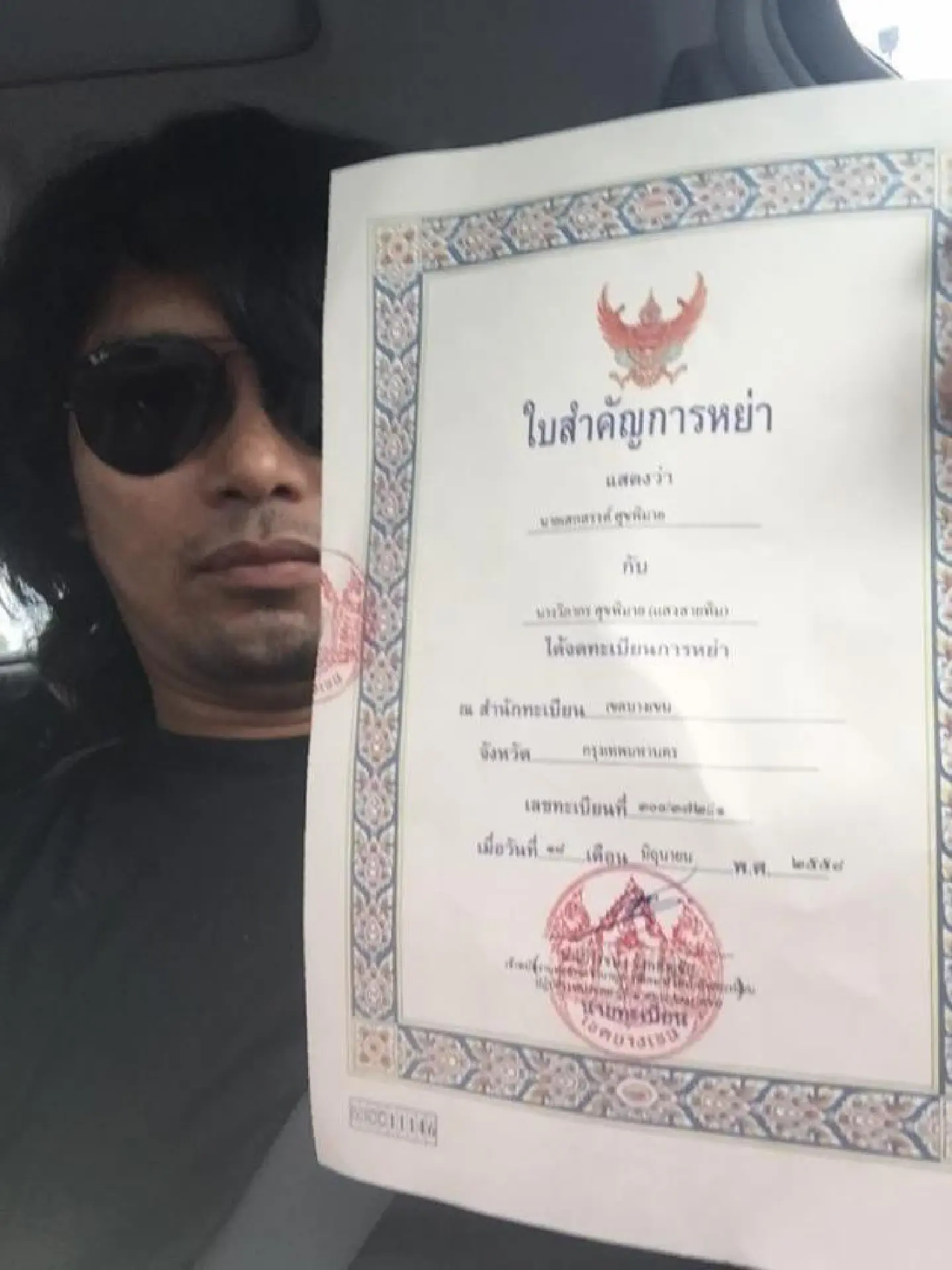 Sek Loso gives his wife a Bt17-million goodbye kiss