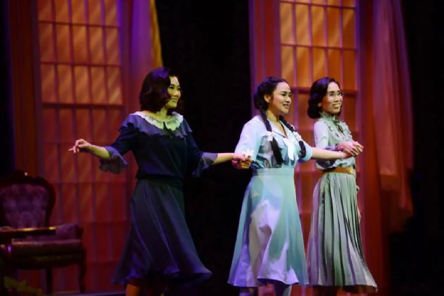 Music divas in a melodrama Music divas in a melodrama